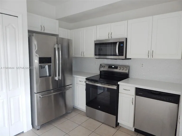 8986 W Flagler St #9 — Photo 4