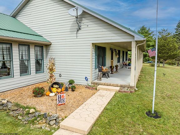 4th image of 402 Grosbeak Dr