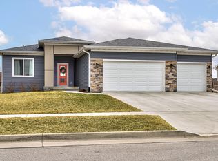 5226 Springbrook Dr, Ames, IA 50010