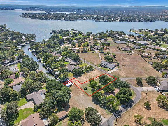 4th image of 105 Chaparral Dr