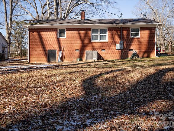 5th image of 120 Lowry Row