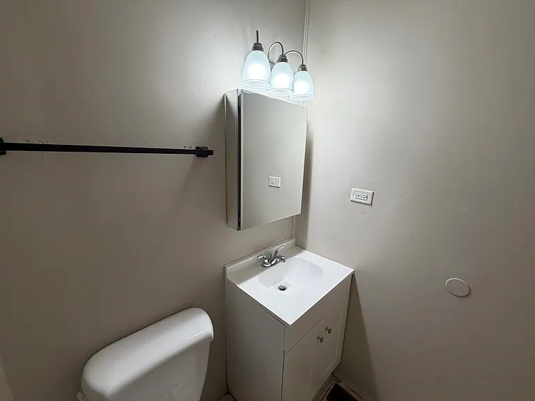 1612 Crestview Dr — Photo 5