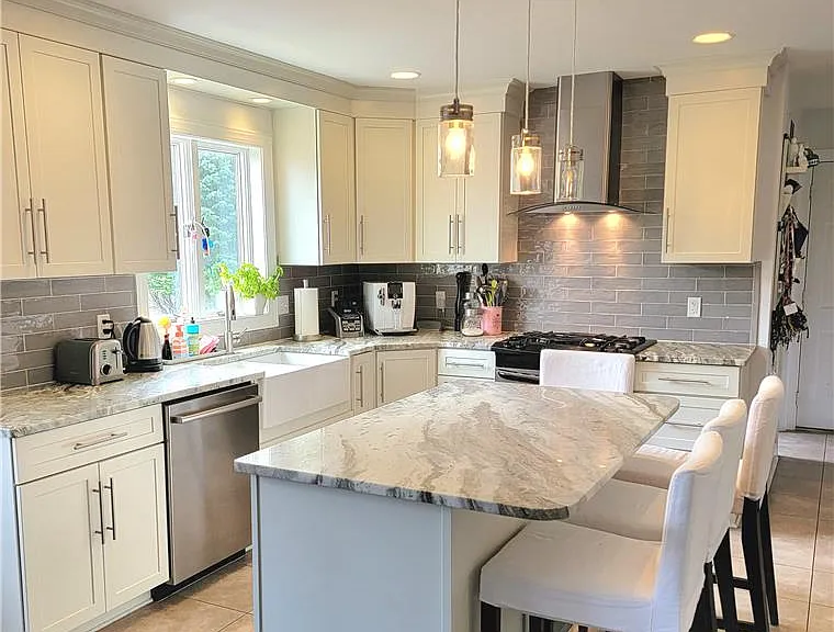 4431 Virginia Dr — Photo 3