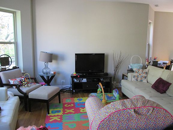 2nd image of 4742 N Sawyer Ave