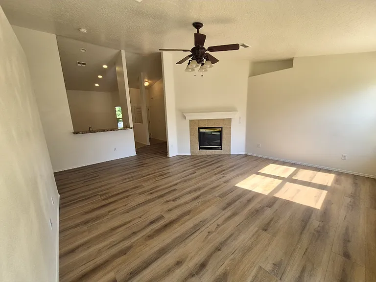 217 Midvale Ave — Photo 2
