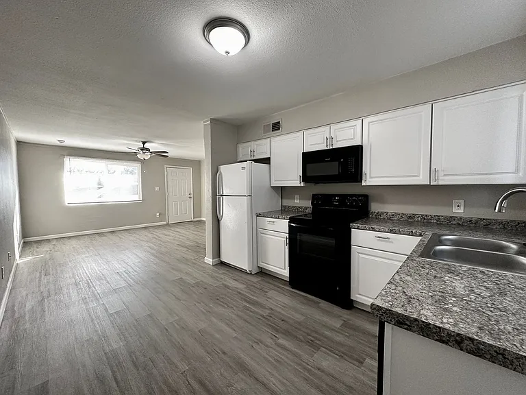 416 W 12th St #8 — Photo 7