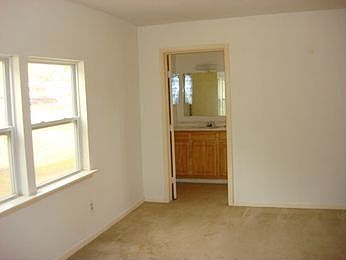 4th image of 1700 Gilbreath Cir