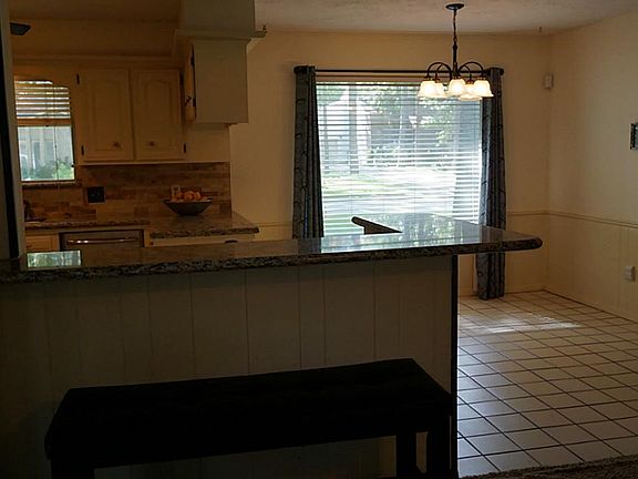 5th image of 1902 Hidden Creek Dr