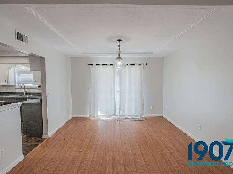 616 Redstone Ave — Photo 7