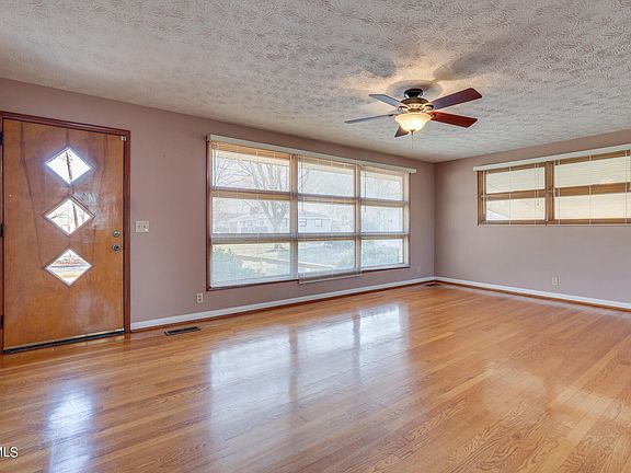 5th image of 1351 Wooddale Cir
