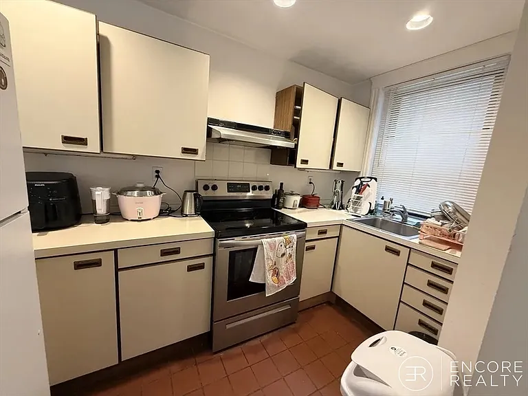451 Park Dr #2M — Photo 8