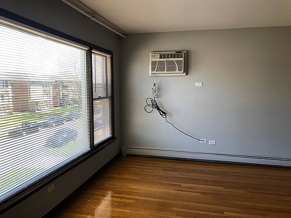 3rd image of 372 Yates Ave APT 3