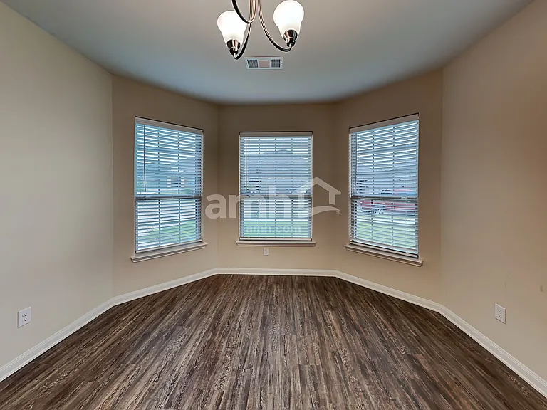 724 Lansman Trl — Photo 4