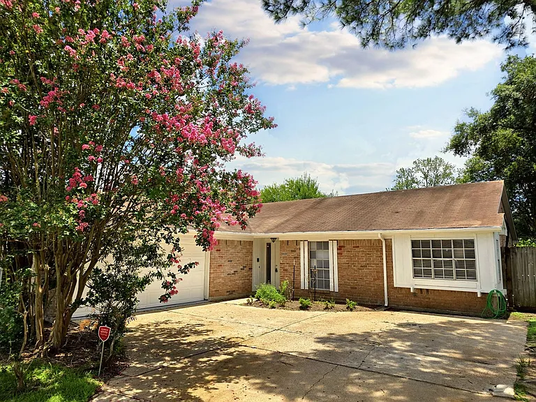 22619 Deville Dr — Photo 22