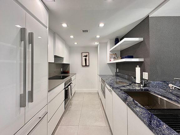 3rd image of 209 N Fort Lauderdale Beach Blvd APT 11C
