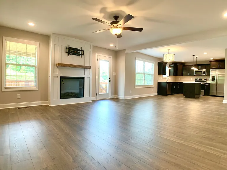 733 Banister Dr — Photo 16