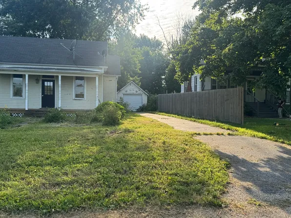 313 N Henderson St, Kenney, IL 61749