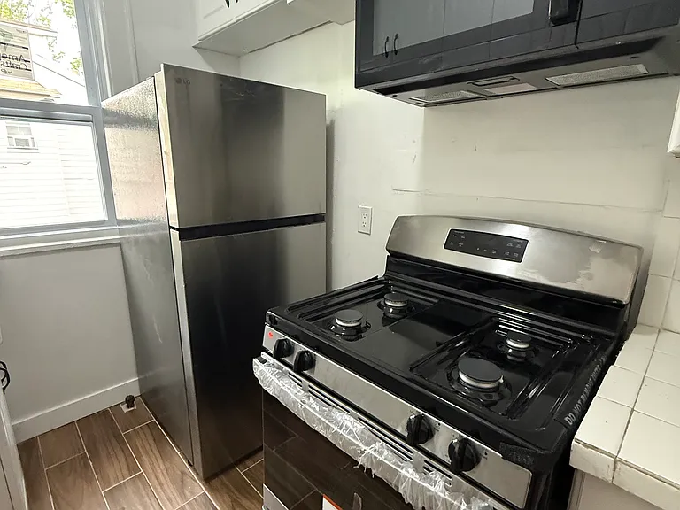 255 W Englewood Ave #2 — Photo 3
