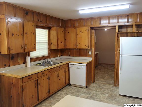 3rd image of 902 Jordan Ln NW