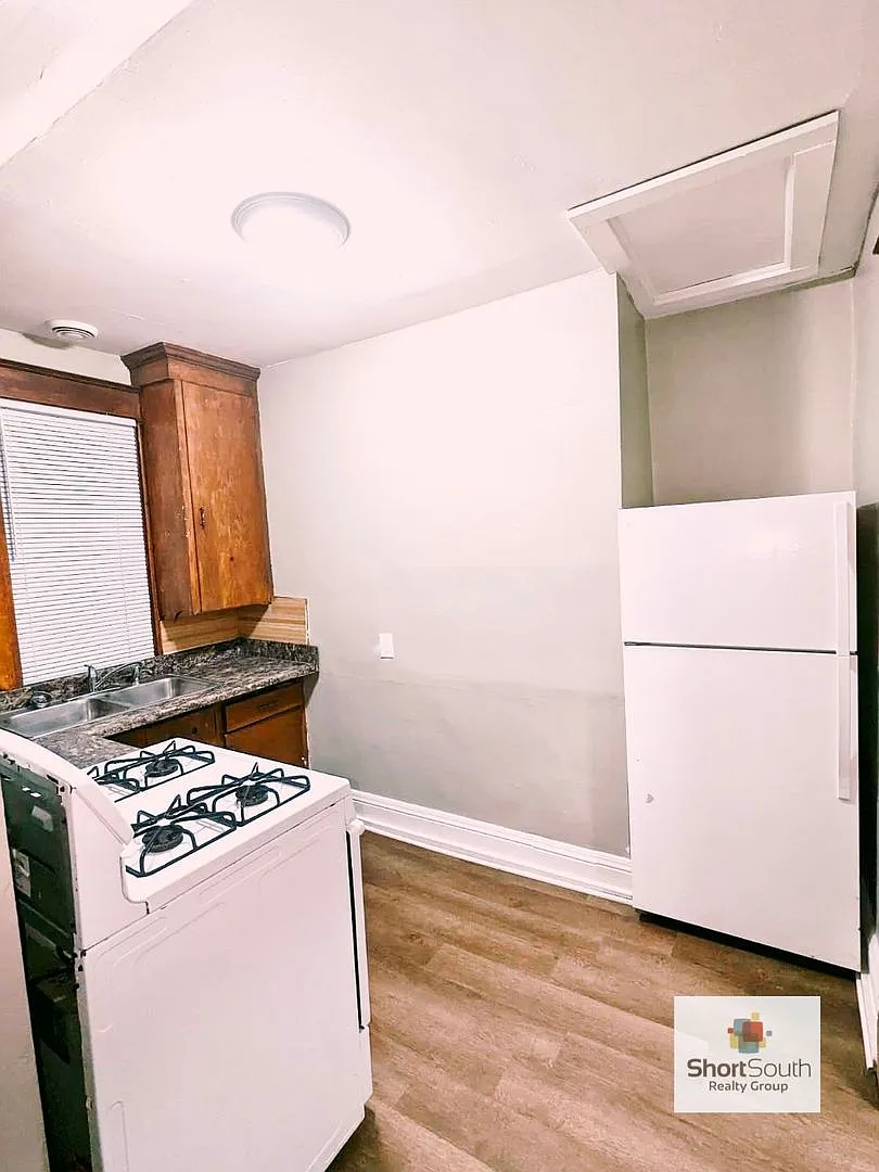 1403 Sherwood Ave — Photo 4