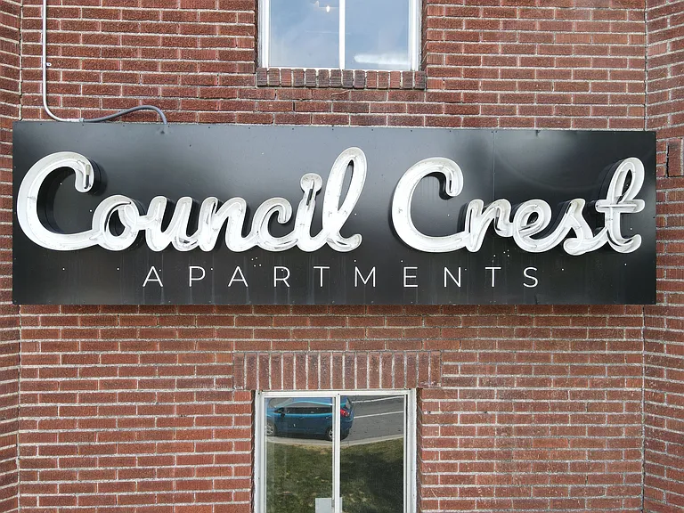 Council Crest Apartments — Photo 2