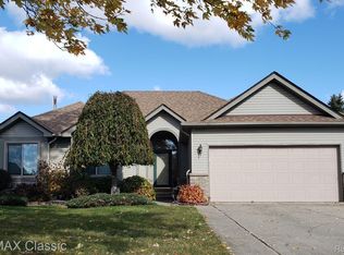 31525 Riverbend Dr, Chesterfield, MI 48047