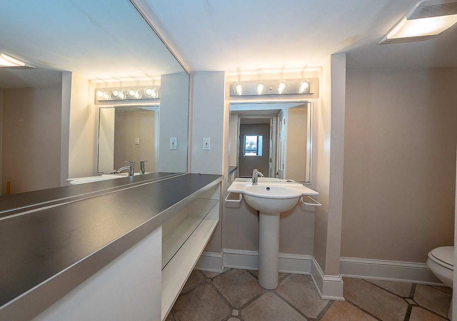 2 bed, 1500 sqft, $2,650 — Photo 4