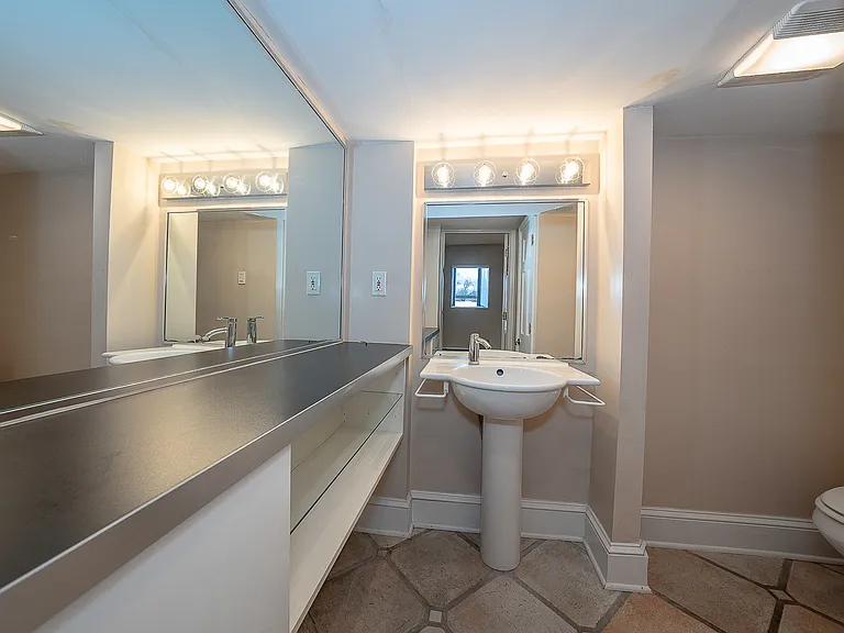 212 Elm Ter #1 — Photo 4