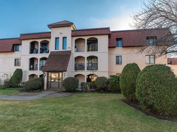 685 Oak St #24-12, Brockton, MA 02301