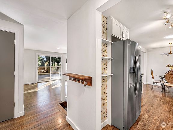 4th image of 16312 Greenwood Avenue N