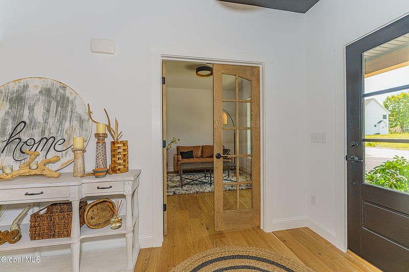 3rd image of 72 Schuurman Road