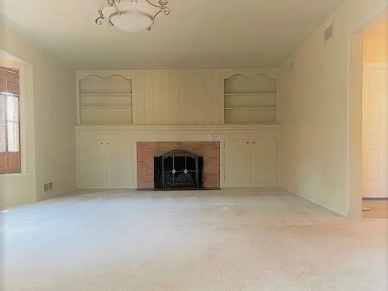 1107 S Yates St — Photo 4