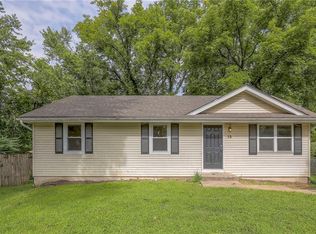 15 Brooks Ct, Liberty, MO 64068