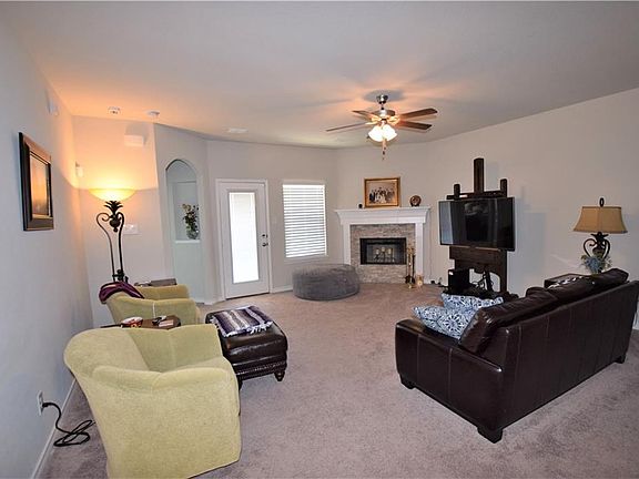 2nd image of 2122 Lorrie Ln