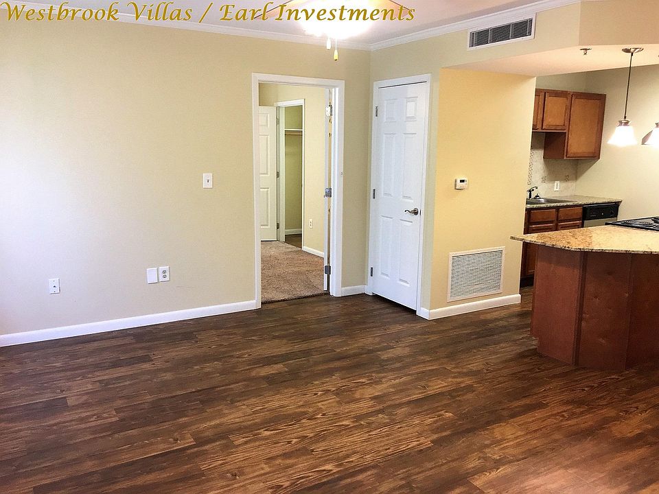 Living Room / Kitchen 