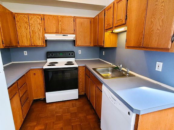 3rd image of 158 Lark St #2