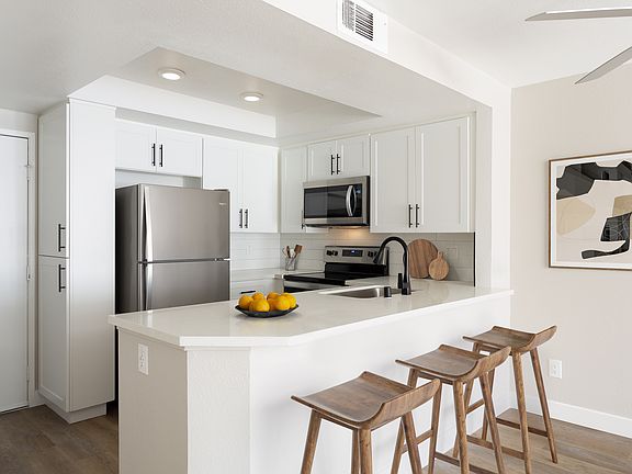 4th image of 451 Wellesley Dr #459-101
