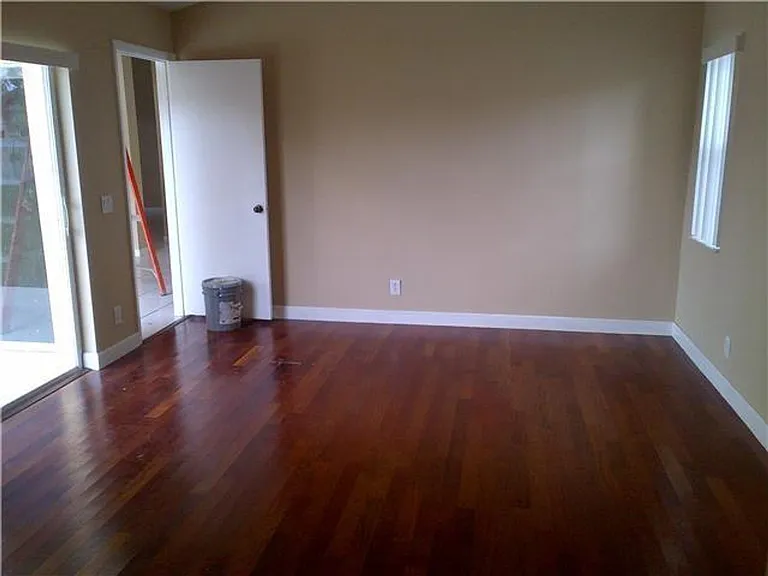 1051 Briar Ridge Rd — Photo 5