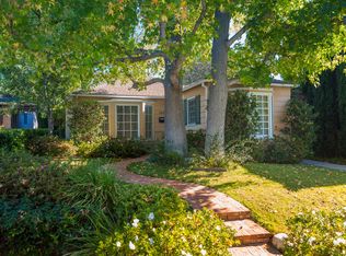 144 N Bowling Green Way, Los Angeles, CA 90049