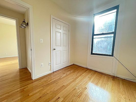 4th image of 187 Montrose Ave #2L