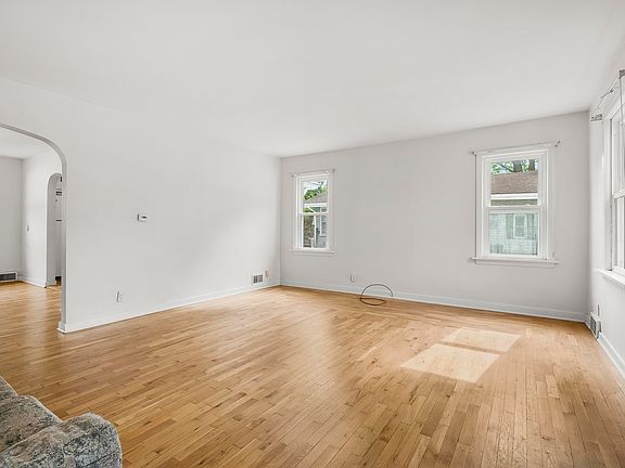 2nd image of 808 Grand Ave