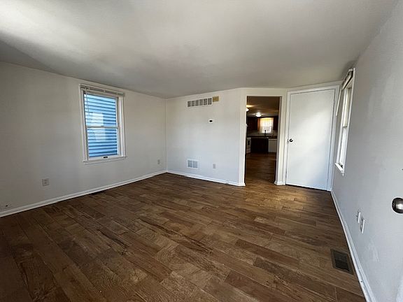 4th image of 639 Green St