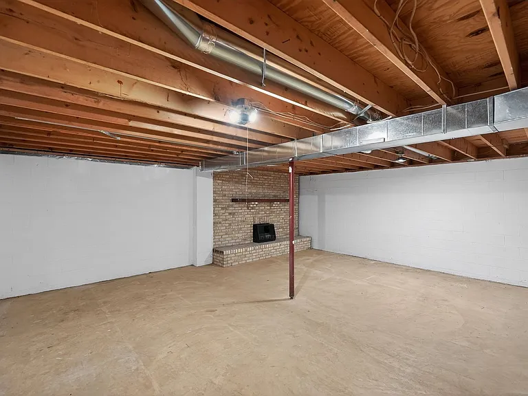 4225 Robinson Rd — Photo 29