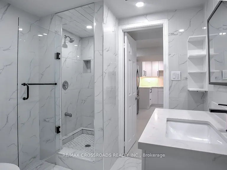 66 Bayhampton Cres — Photo 4