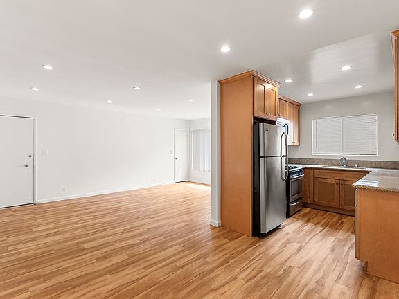 2nd image of 1037 N La Jolla Ave APT 6