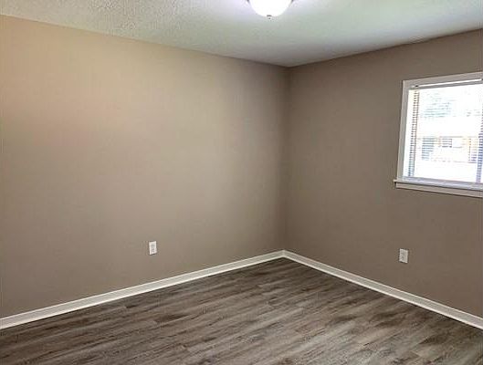 4th image of 214 Skylane Dr