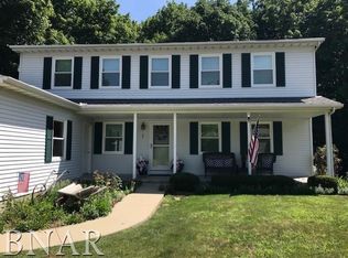 1 Shagbark Ct, Bloomington, IL 61701