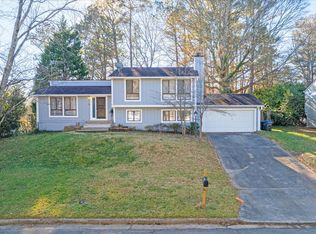 9795 N Pond Cir, Roswell, GA 30076