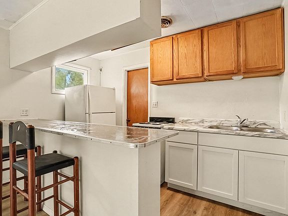 4th image of 610 Campbell Ave
