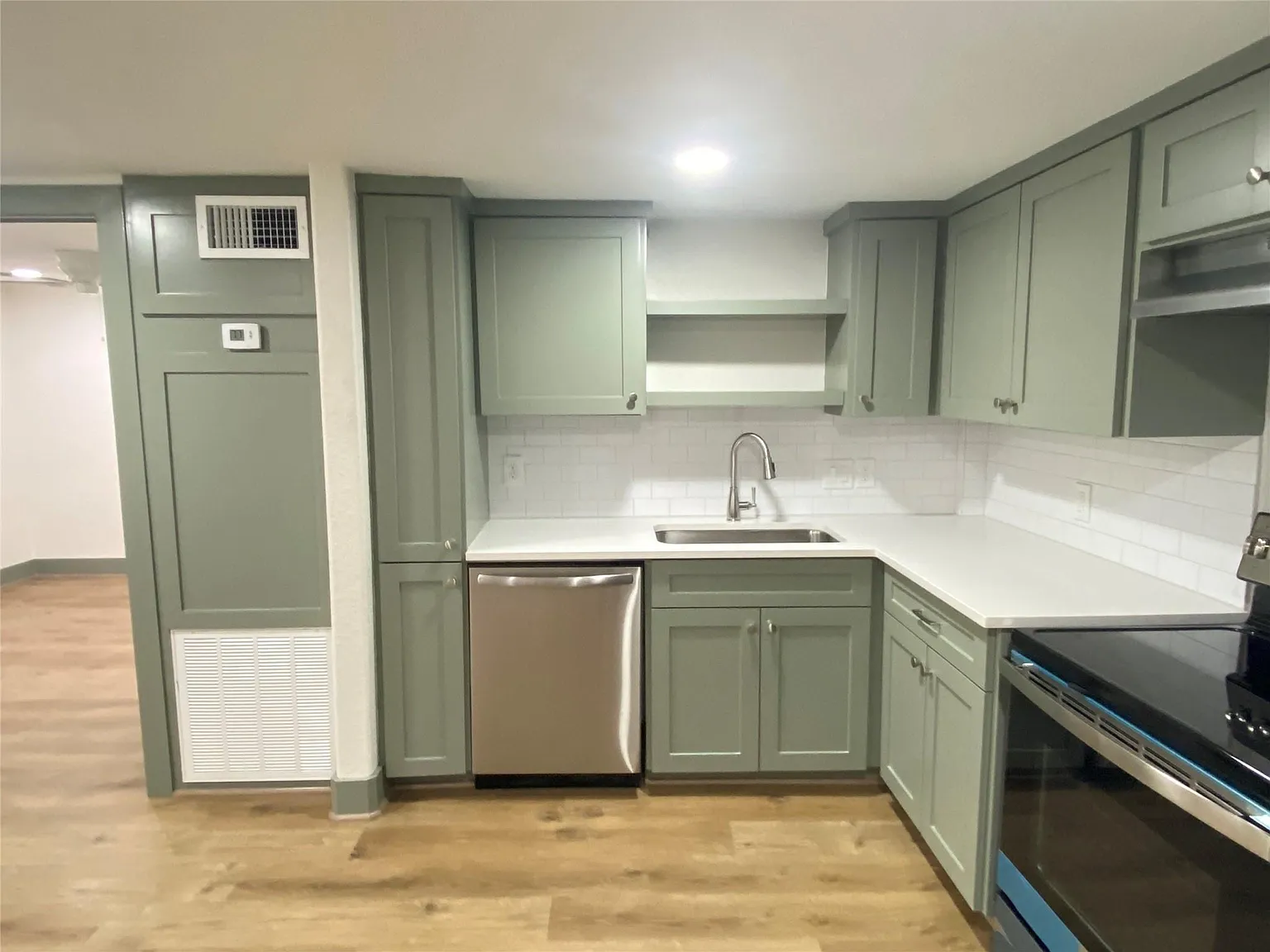 1 bed, 1.0 bath, 600 sqft, $1,200 — Photo 2